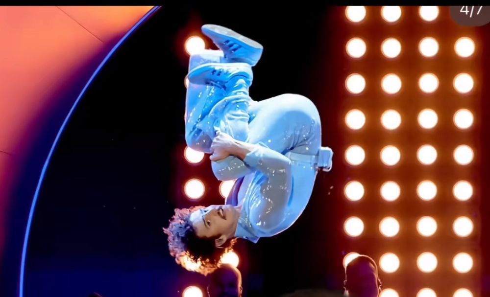 Singer Benson Boone doing a backflip