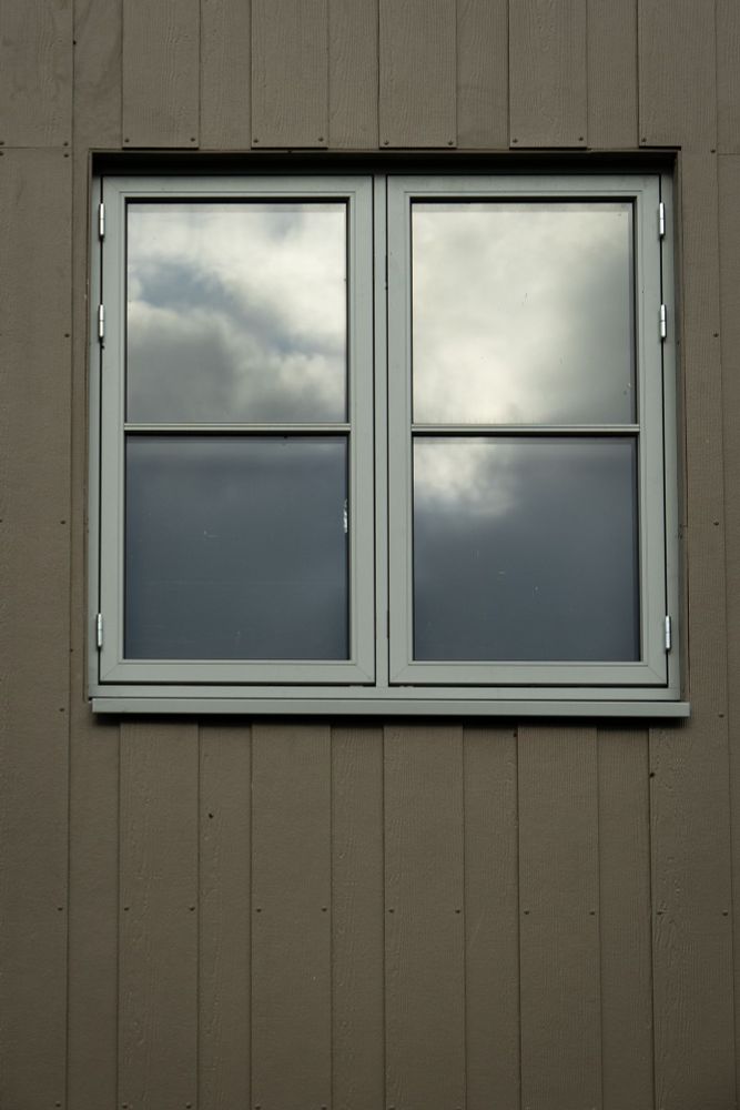 Gris2150 Unik Funkis double sidehung window with a single 19mm horizontal glazing bar 