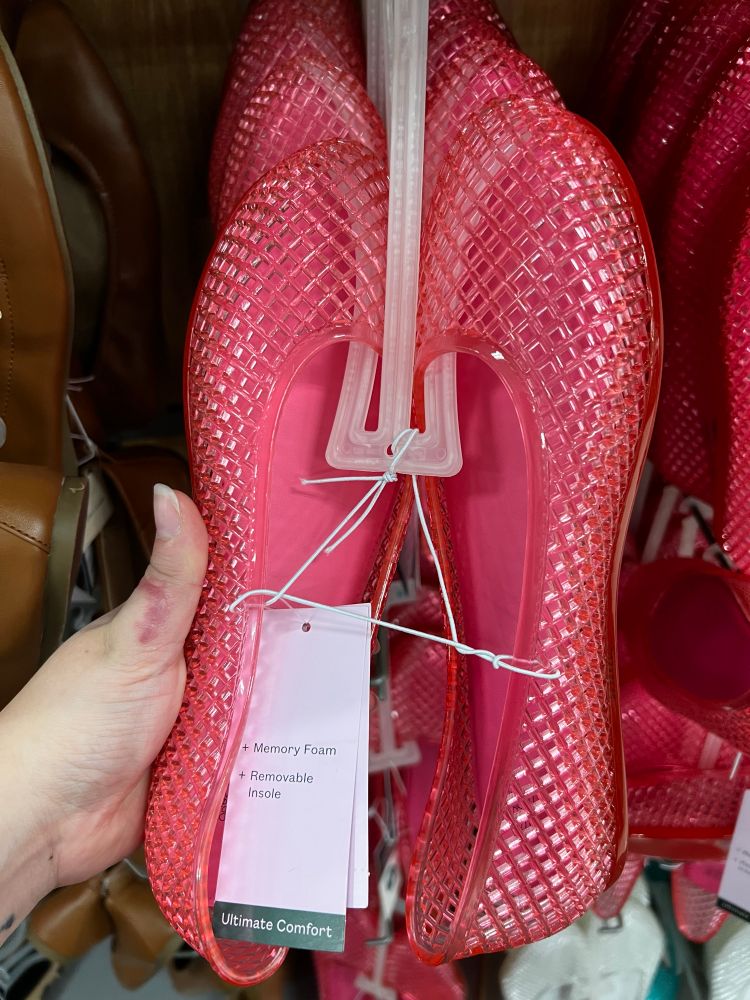 pink jelly sandals