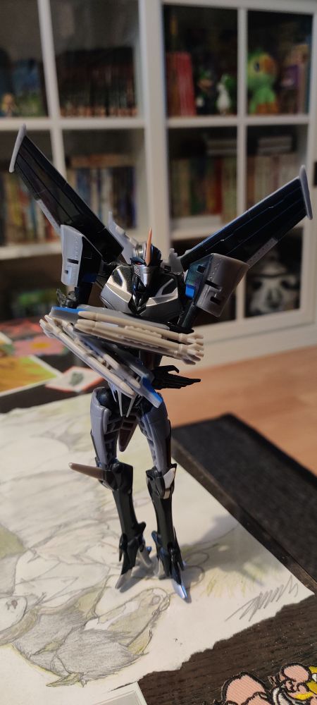 A photograph of Starscream-figurine from the Transformers Prime television series.