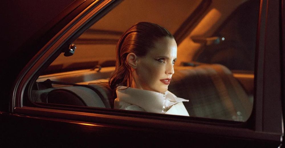 Anna Calvi è tornata: ecco il video di "I See A Darkness" con Perfume Genius

Anna Calvi torna sulle scene con una cover intensa e dolente di "I See A Darkness" di Bonnie "Prince" Billy, realizzata in duetto con Perfume Genius.