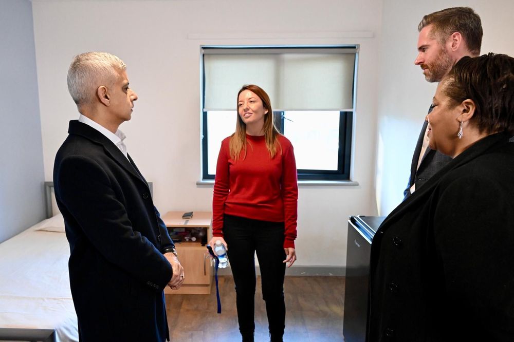 Photo of Mayor of London Sadiq Khan in conversation with guests while on a tour of the St Mungo’s No Second Night Out Assessment centre.