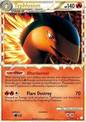 Carta de Pokémon TCG do Typhlosion. Close no rosto do pokémon com um sorriso semiaberto e um brilho no olho.