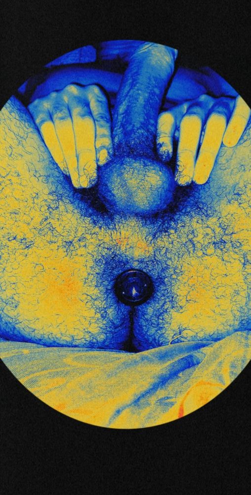 Imagem: foto com filtro azul e amarelo de plug anal no meu cu.