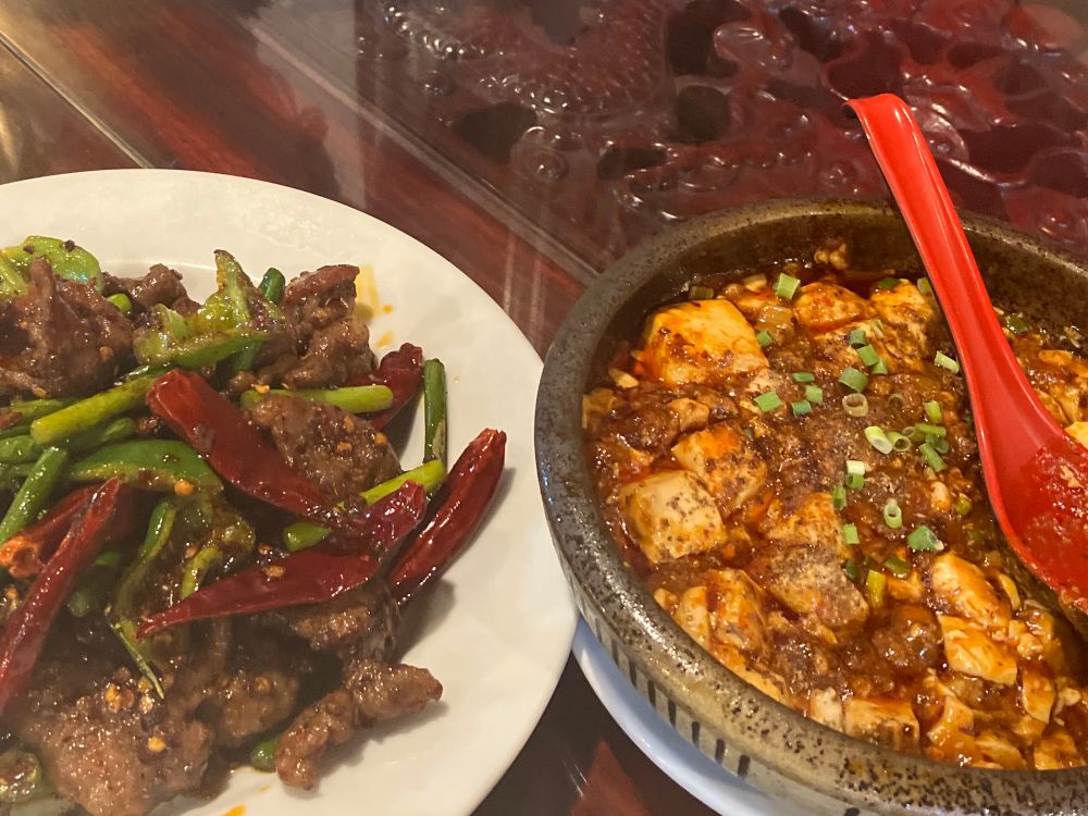 クミンと牛肉野菜炒め、麻婆豆腐