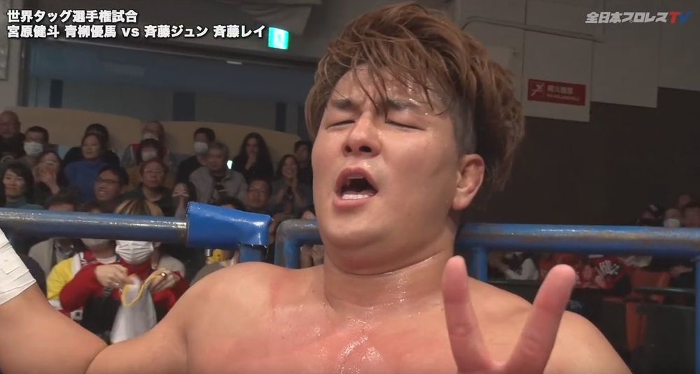 Yuma Aoyagi giving the camera the peace sign.