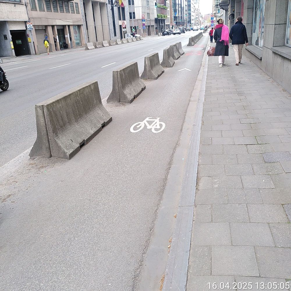 Brussels bike lane with barrier