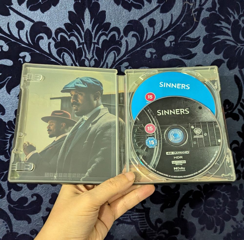 Sinners UHD Steelbook. Inside and Discs. 