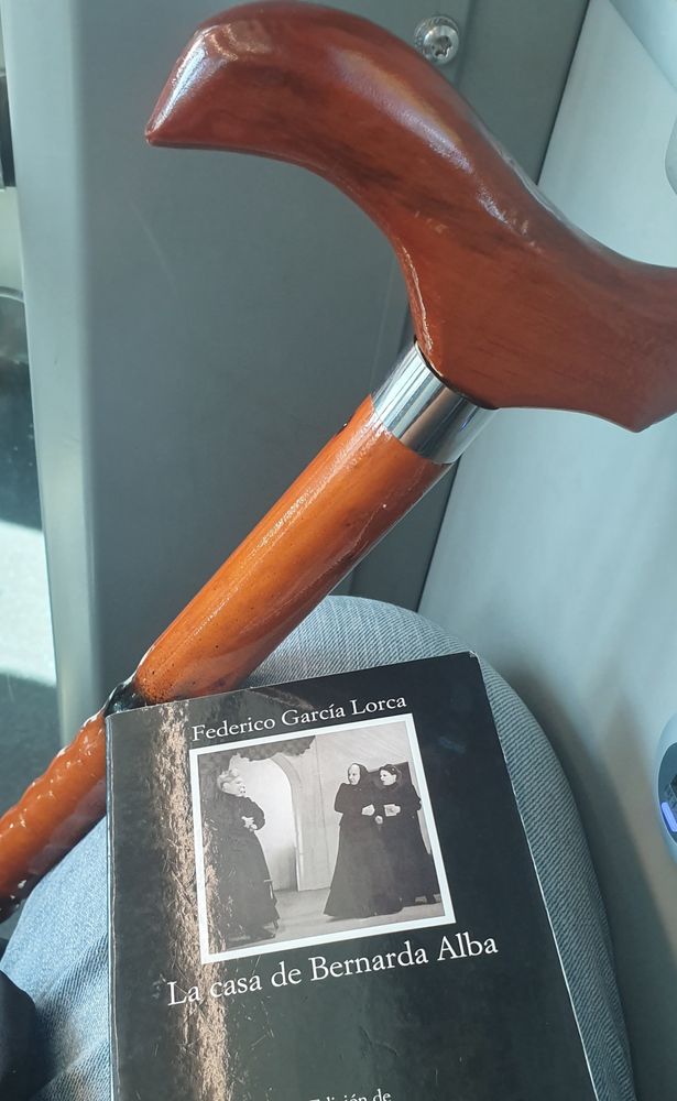 Bastón de Bernarda y obra de La Casa de Bernarda Alba