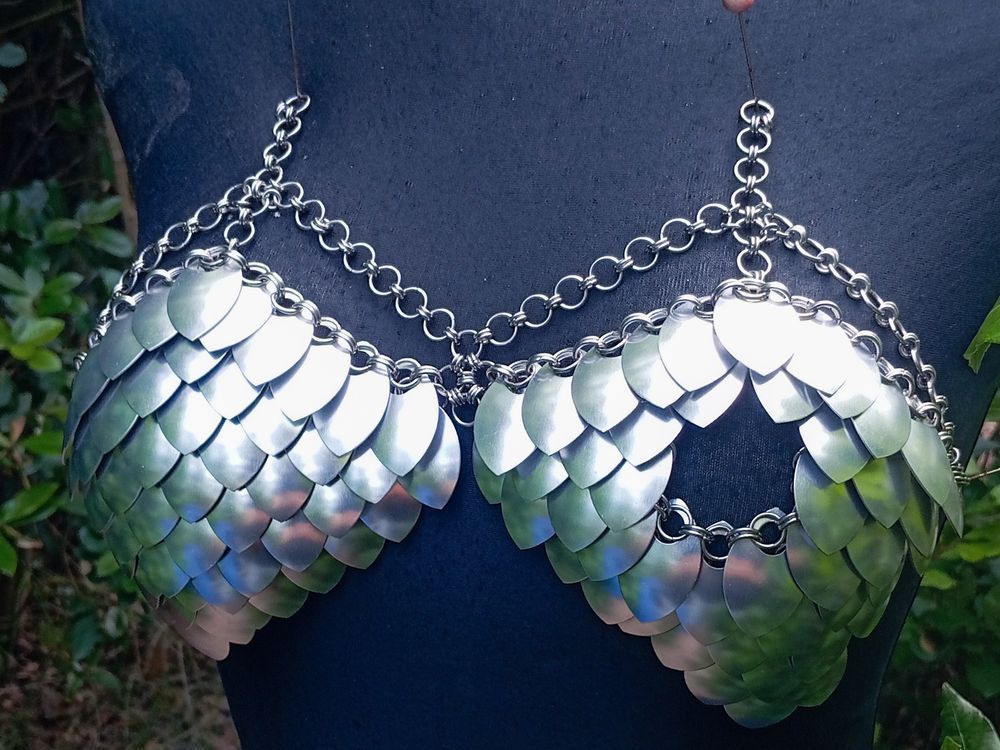 Hallo 👋 warum ein Loch ? Warum genau an dieser Stelle ? Fragen über Fragen und die Antworten dazu ?

──────────────
⚒️ #DragonsChainLive
High End Armor & Fetish Gear.
Slots & Drops im angehefteten Profil