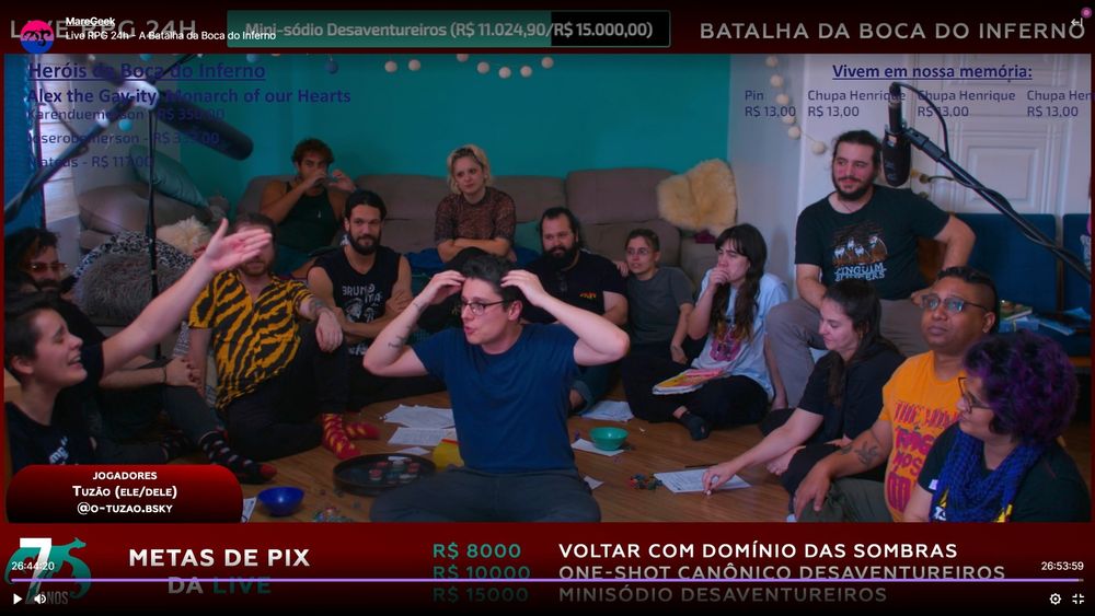 Um screenshot da live na manhã de domingo: A roda está um pouco mais caótica, Seh e Nani sentaram no sofá atrás dela, e Lucas está no centro da roda, de frente para a câmera, com as mãos na cabeça, olhando para Fai, que gesticula.