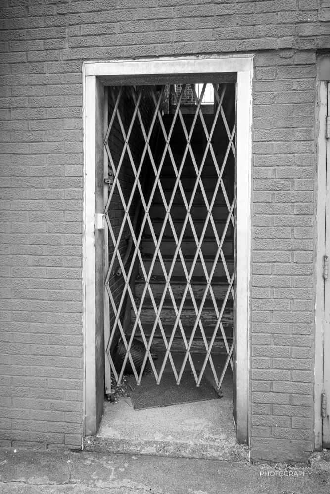 #Photography #streetscapephotography #illinois #chester #door #gate #BlackAndWhite #blackandwhitephotography #blackandwhitephoto 