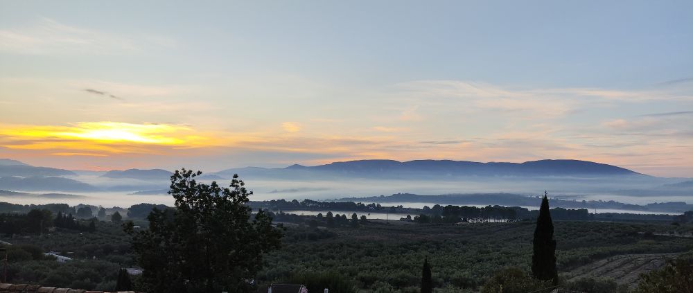Vista de la Vall de Perputxent i la serra d'Almudaina, des de Gaianes.