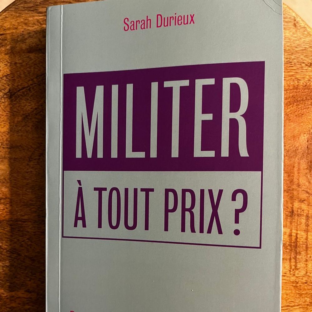 Couverture du livre de Sarah Durieux « militer à tout prix »