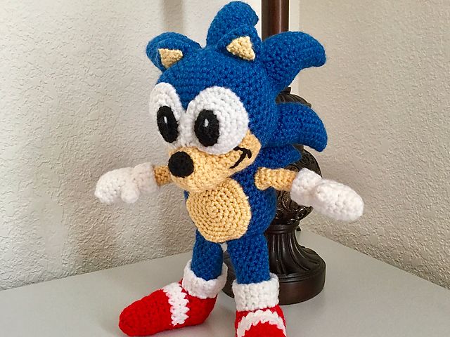 Sonic the Hedgehog made of thread