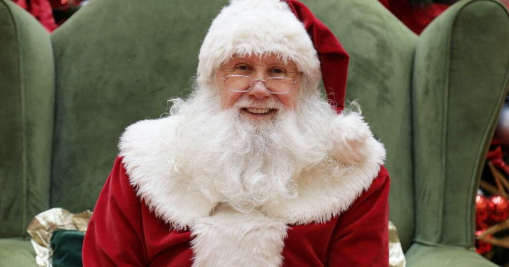 Mall Santa Confesses to Being One True Santa, 14 Murders