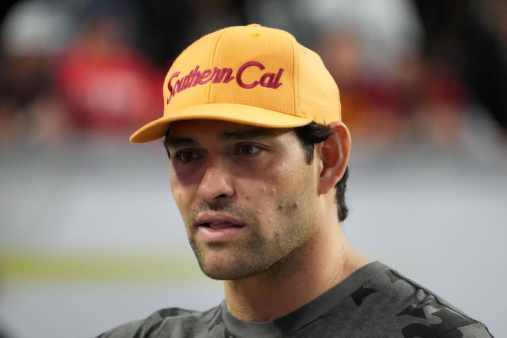 Mark Sanchez arrested for battery, public intoxication after reported stabbing in Indianapolis