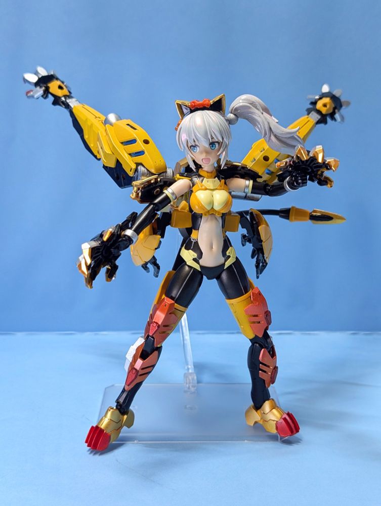 30MS リシェッタ（トライスピードフォーム＋フリージアウェア）

過去に制作したトライスピードフォームとのフリージアウェアの組み合わせ
新ヘアの前髪はツインテールヘアの後頭部に無改造で合わせられます
肘先と足回りはフリージアウェアだと取付穴がないので、素リシェッタのを借りてくる必要がありました