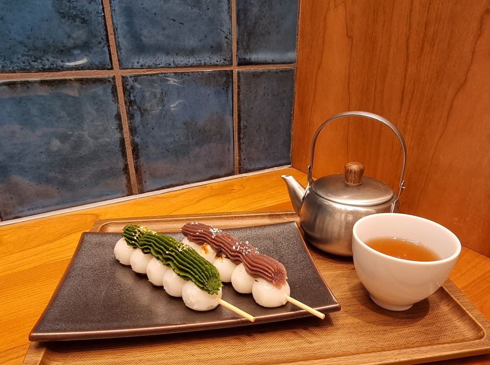 Hojicha Tea, two types of dango (one with red bean paste, one with matcha white bean paste), served on a tablet.