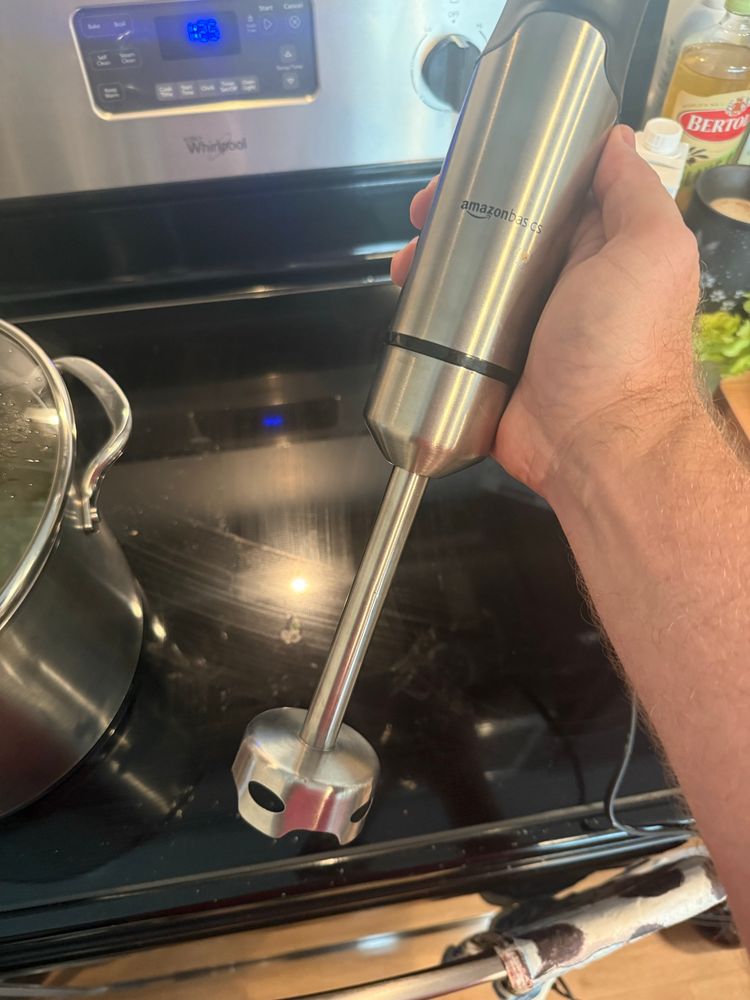 A hand blender, ready to blend!