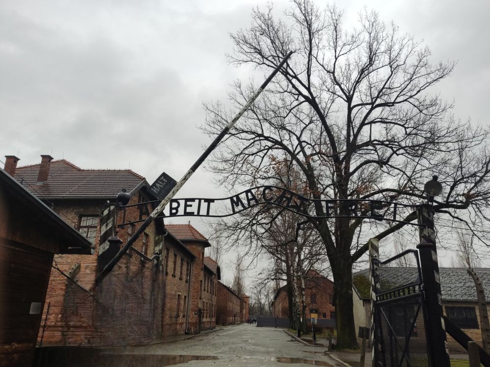 Είσοδος Άουσβιτς 1
Arbeit macht Frei.  #not