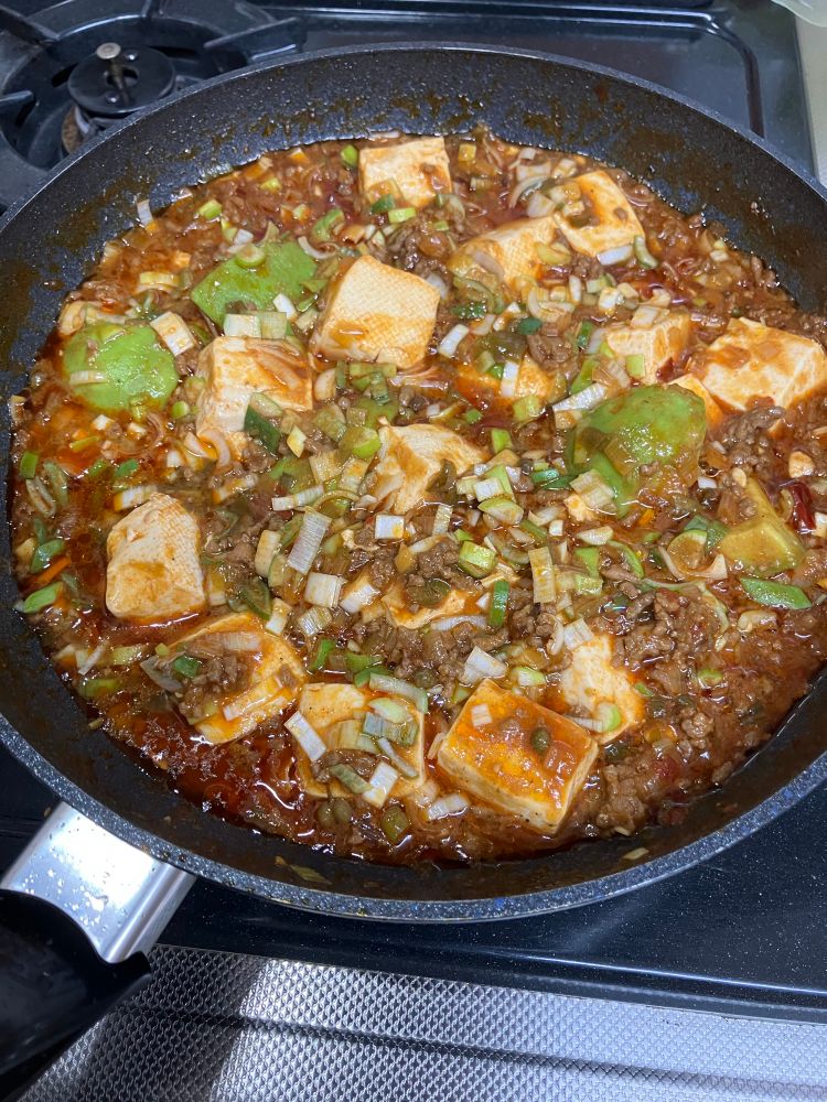 麻婆豆腐にアボカドを足した料理