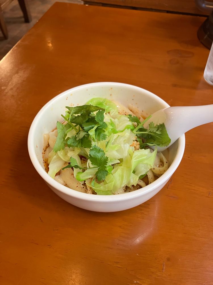 油溌刀削麺（中国の油そば）のハーフサイズ