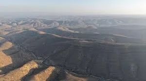 "US conducts first airstrike on outskirts of Bosaso."

The US Africa Command (AFRICOM) has detailed airstrikes carried out by its warplanes in the Al-miskad mountains in the Bari region, as the Trump administration continues its campaign against insurgents.

A brief statement from AFRICOM said the strike targeted ISIS militants 37 miles (about 60 km) from the city of Bosaso, the commercial center of Puntland.

The US has been a major supporter of Puntland in its fight against the Islamic State group, which has received no support from the federal government based in Mogadishu.

The latest strike was the 81st US airstrike in Somalia this year, breaking the previous record of airstrikes carried out in a single year by the Trump administration, surpassing the 63 strikes it carried out in 2019.