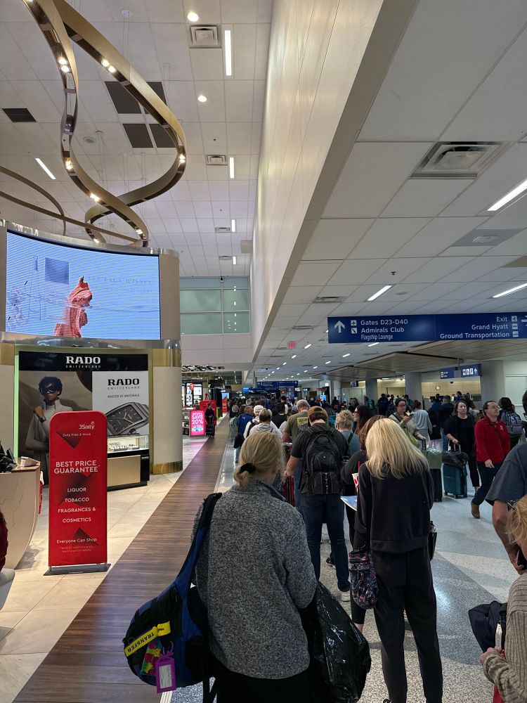Line at DFW airport for the customer service desk
