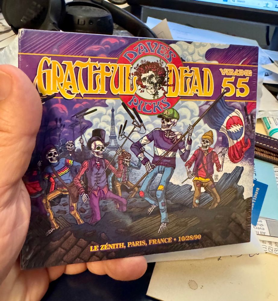 Front cover of Grateful Dead, Dave’s Picks Volume 55. Le Zenith, Paris, France 10/28/90