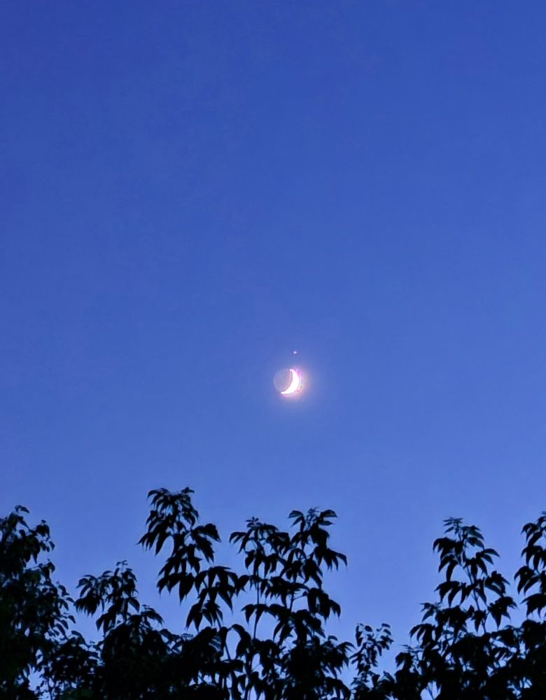 Photo of close approach of Moon and Mars June 29, 21:53, 3x in nightmode, cropped. Moon slightly overexposed.