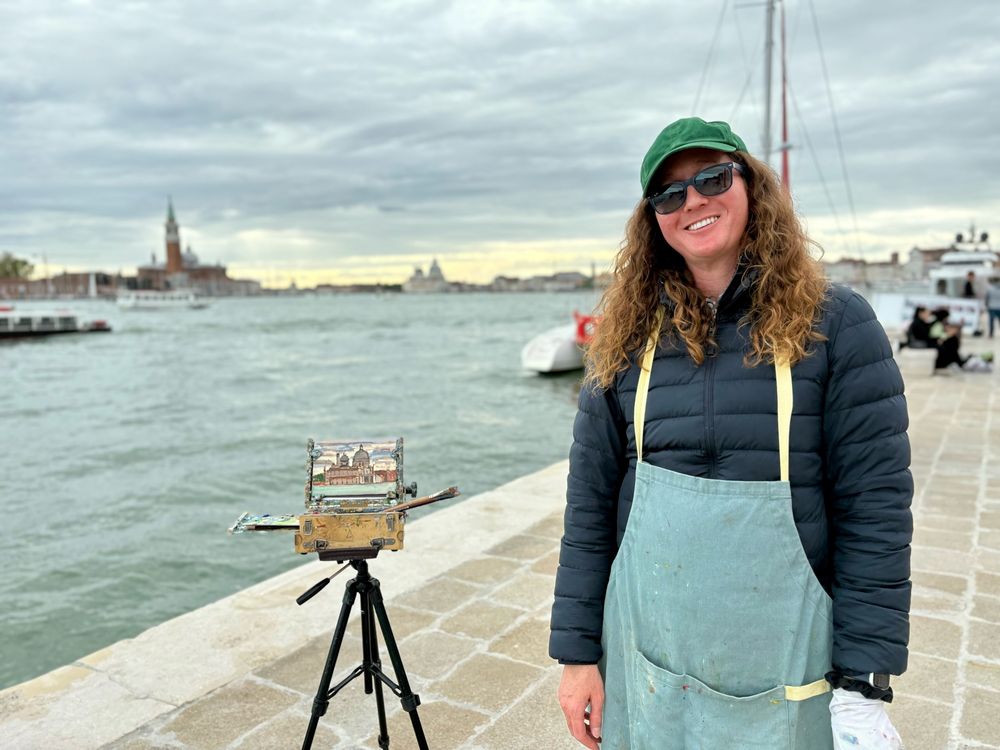 Person painting in Venice 