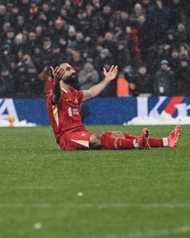 GOAL! Liverpool 2-1 Man Utd (Salah pen, 70)
Inevitable. Salah arrows past Onana with a fierce low strike. 
So calm, so composed. 
And he takes a double acclaim, celebrating with his Liverpool team mates and then by himself.