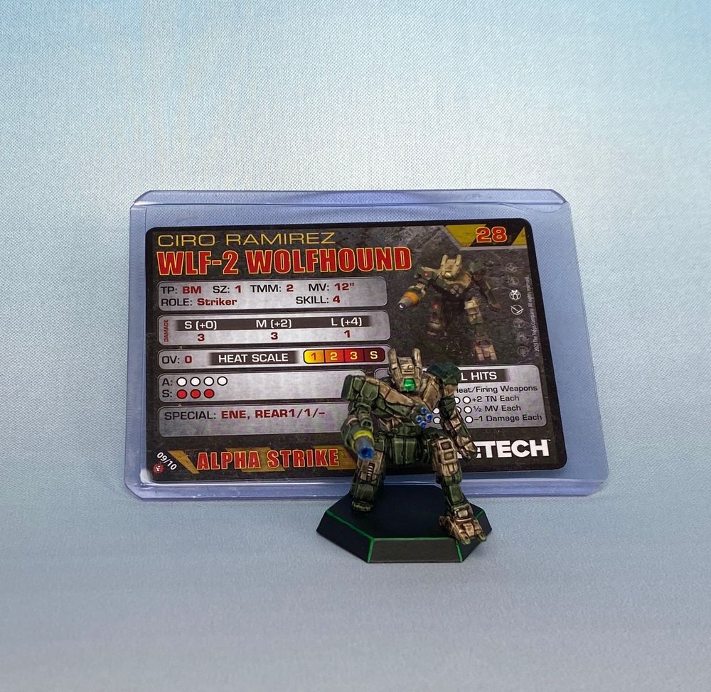 Wolfhound battlemech painted green and tan camouflage.