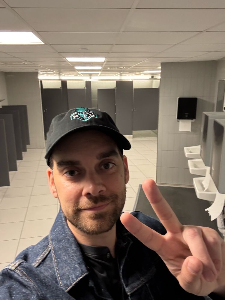 Not a soul in the men’s room