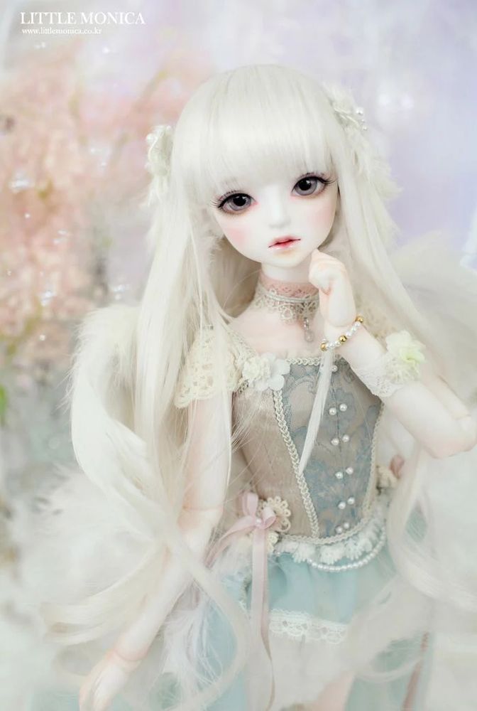 Little Monica Sophia (either regular or Little). Little Monica closed down, unfortunately.  I wanted the normal skin with the standard face-up. 