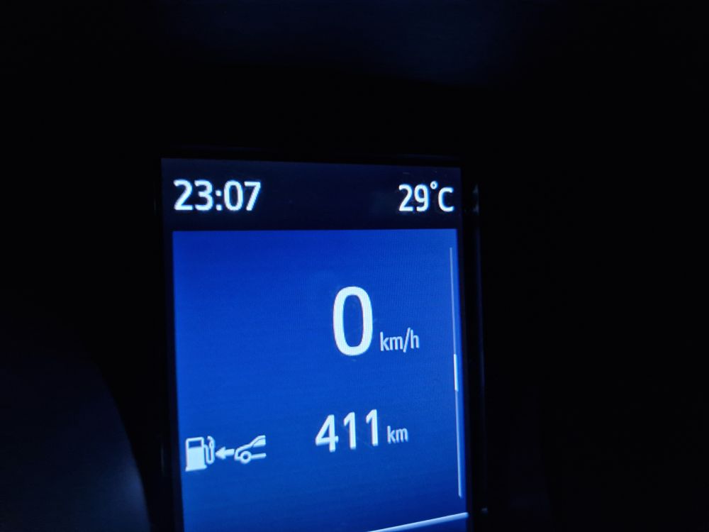 Screen showing 23:07 and 29°C.