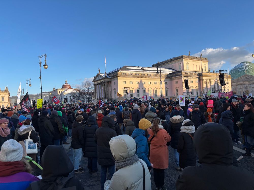 Demonstration gegen AFD in Berlin vor der Oper. 