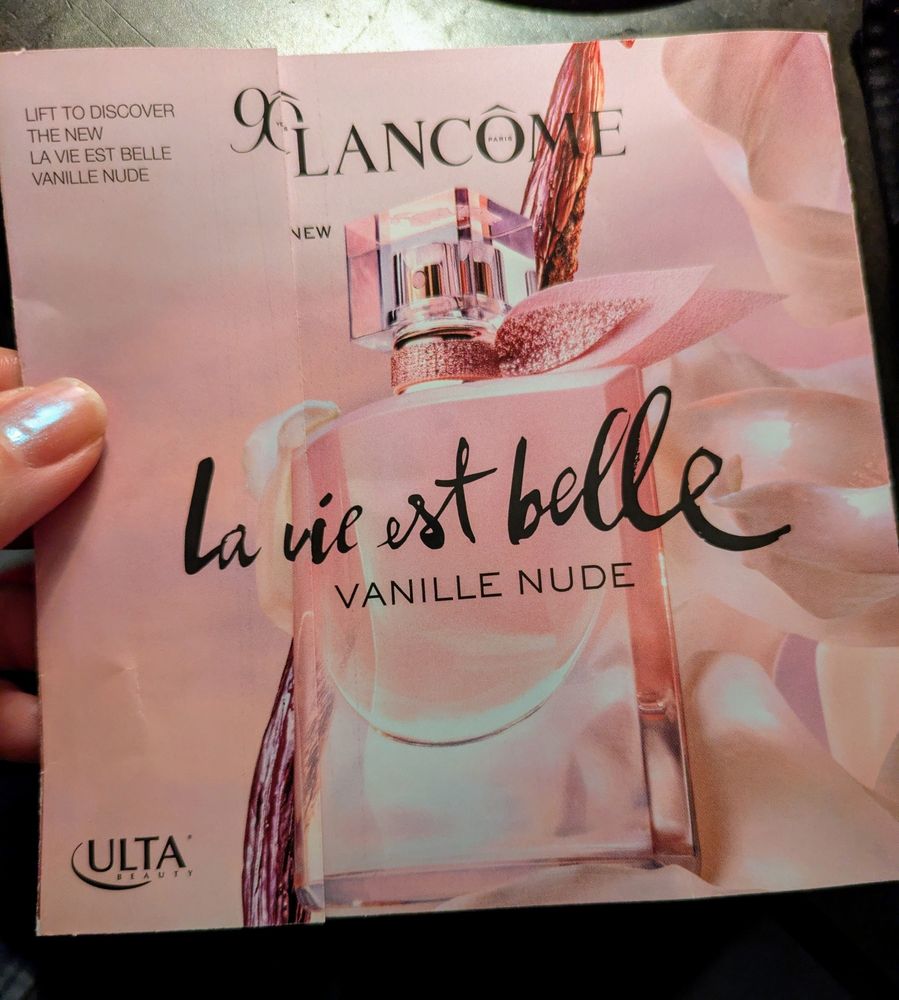Paper perfume sample of Lancôme La vie est belle Vanille Nude 