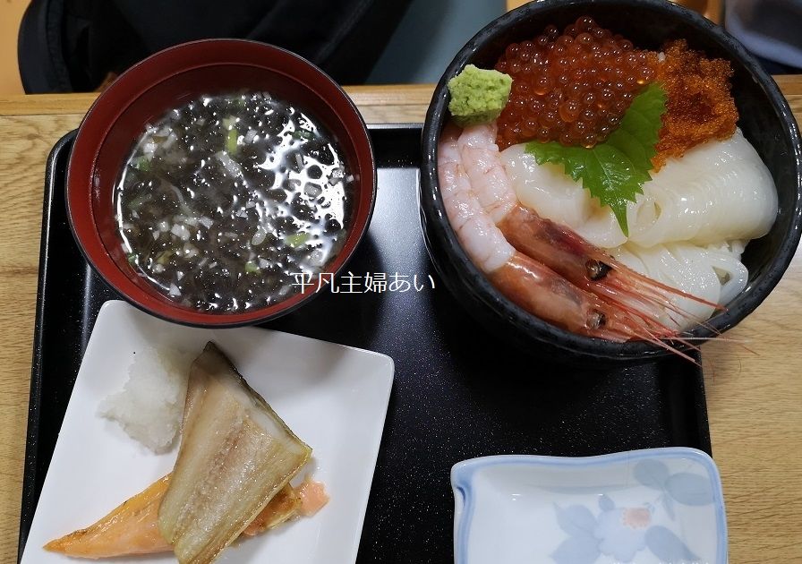 すずや食堂は家庭的な雰囲気で豪華な海の幸が食べられる！