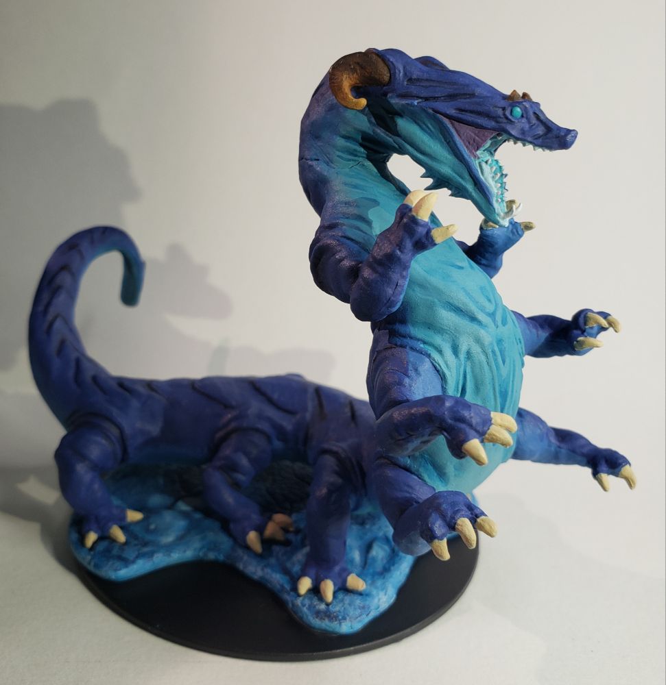 An angled view of the Behir. With this view, the pointed snout of the lizard is prominent. 3 small spikes below its chin can also be seen.