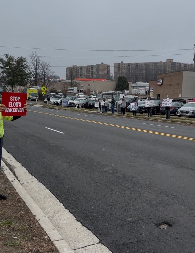 More protest folks at the DC area #teslatakedown
