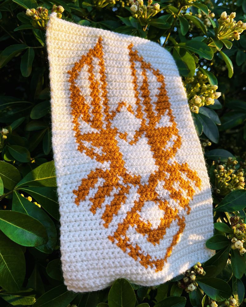 Crochet tapestry of the Hunter Lodge mark from Horizon Zero Dawn