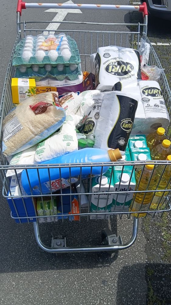 Carrinho de compras
Aparece:
Amaciando de roupas
Óleo de soja
Leite desnatado 
Papel toalha
Arroz pacote 5 quilos 
Chá de maracujá 
Açúcar 
Papel higiênico 