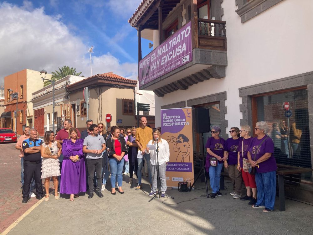 Lectura manifiesto junto a las casas consistoriales