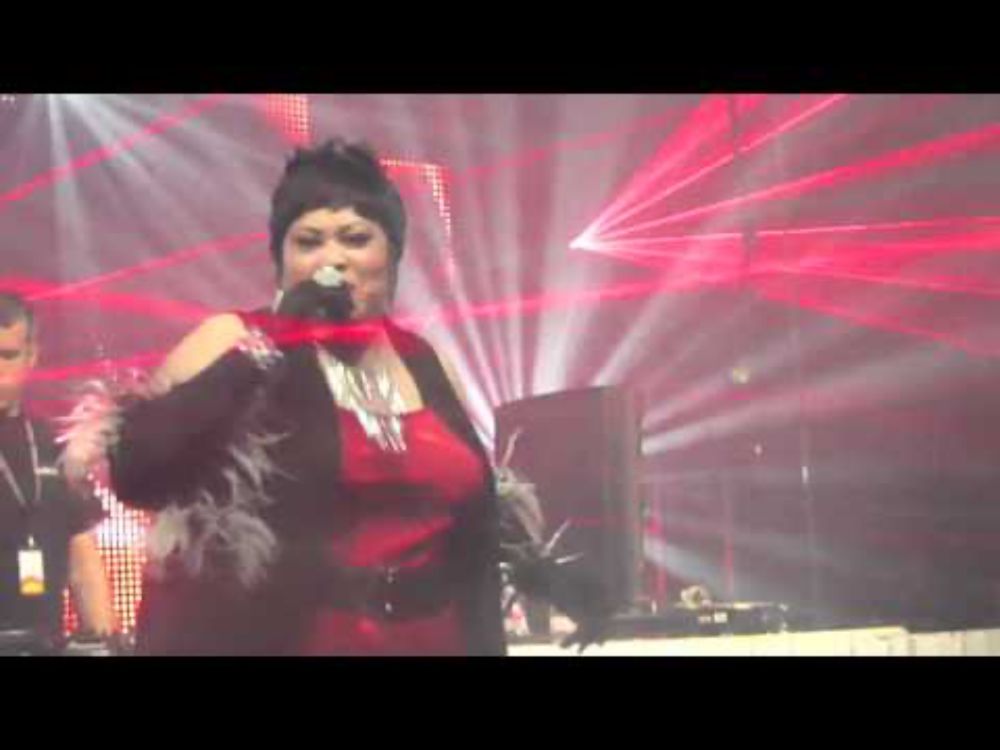 Martha Wash - Sweat (Everybody Dance Now) (Live in the UK)