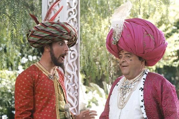 Image tirée du film "Iznougoud" de Patrick Braoudé
On y voit Michael Youn en Iznogoud tirer une gueule pas possible devant Jacques Villeret en Calife qui fait ce qu'il peut avec ce qu'il a (pas grand chose)