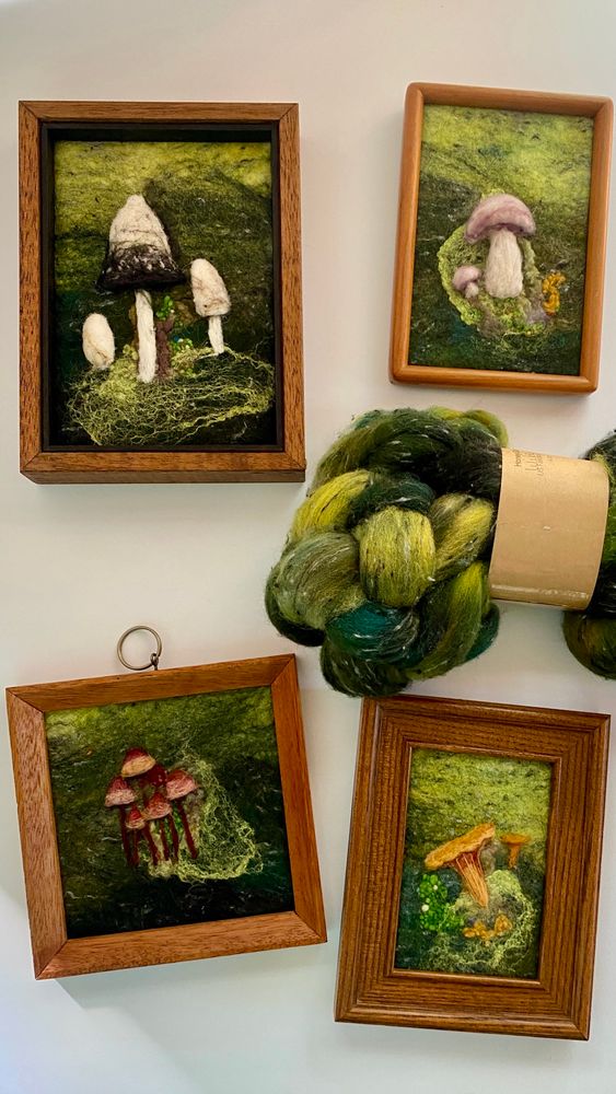 4 wool paintings of different mushrooms surrounding a green and brown braid of speckled roving.

#woolpainting #felting #wetfeliting #needlefelting #mushrooms #fairycore #BlueSkyArtShow #artyear