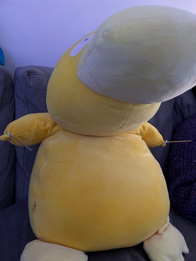 Ein bewaffnetes Plüsch Enton