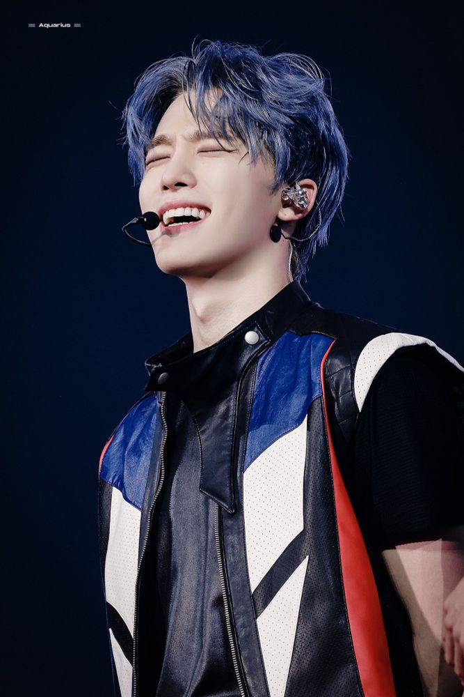 Smiley blue haired Dino 🥹🥹🥹